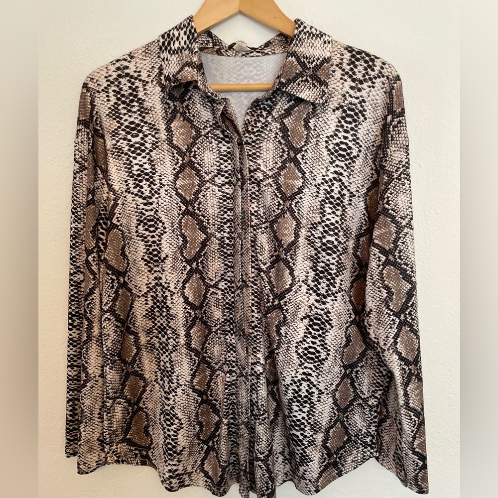 DAVI & Dani Women’s Button Up‎ Snake Print Top Size S